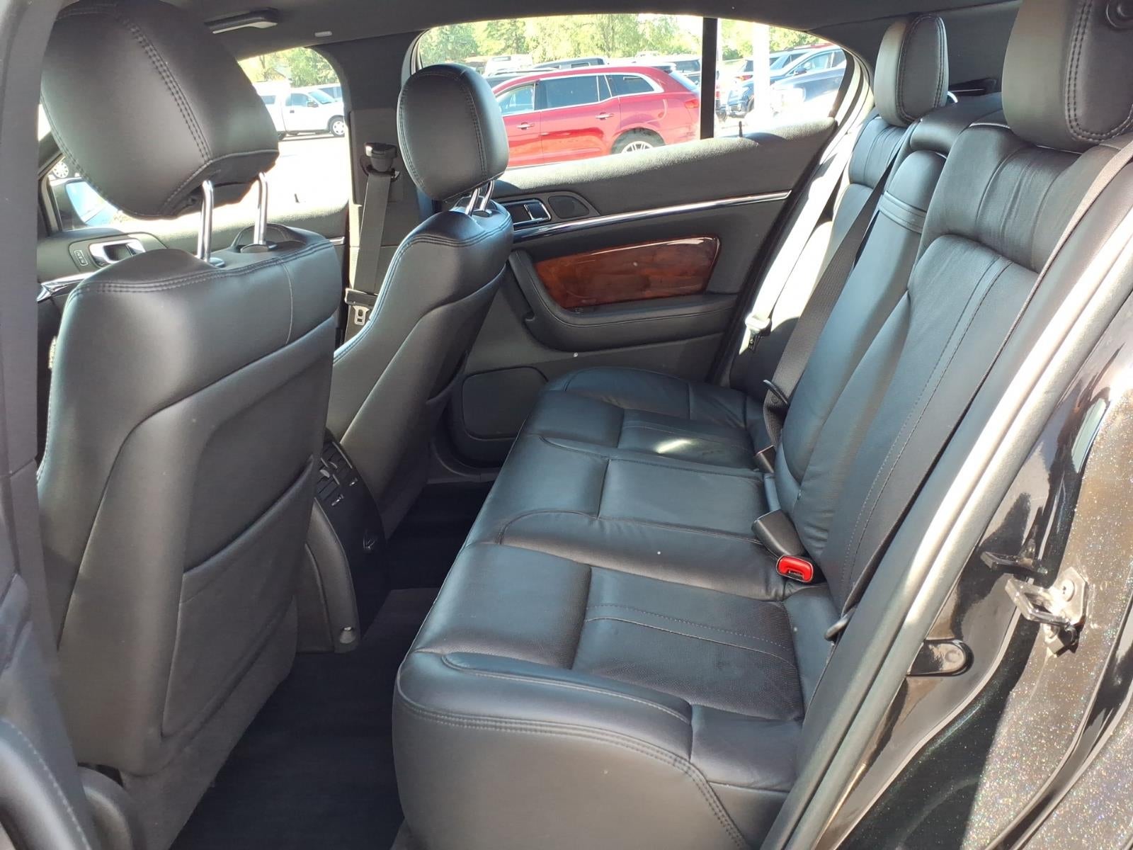 2015 Lincoln MKS Base